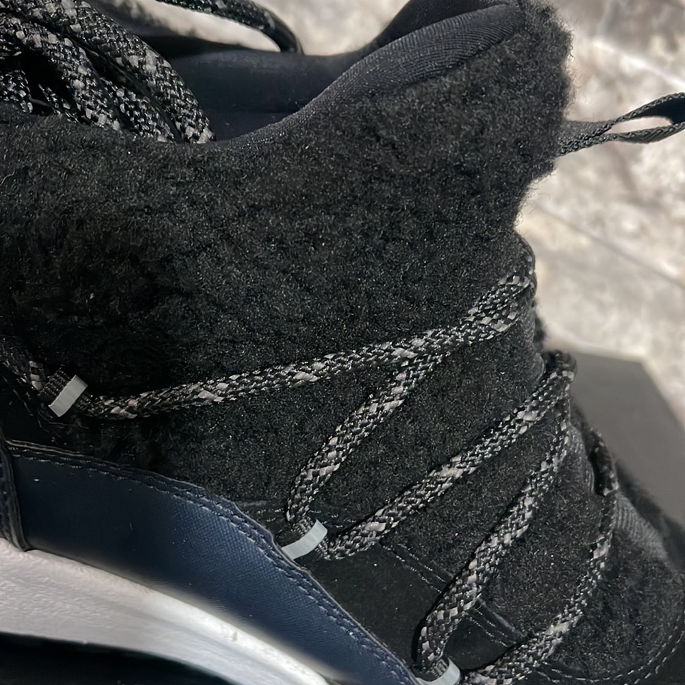 Sneakers - Picture 4 of 5